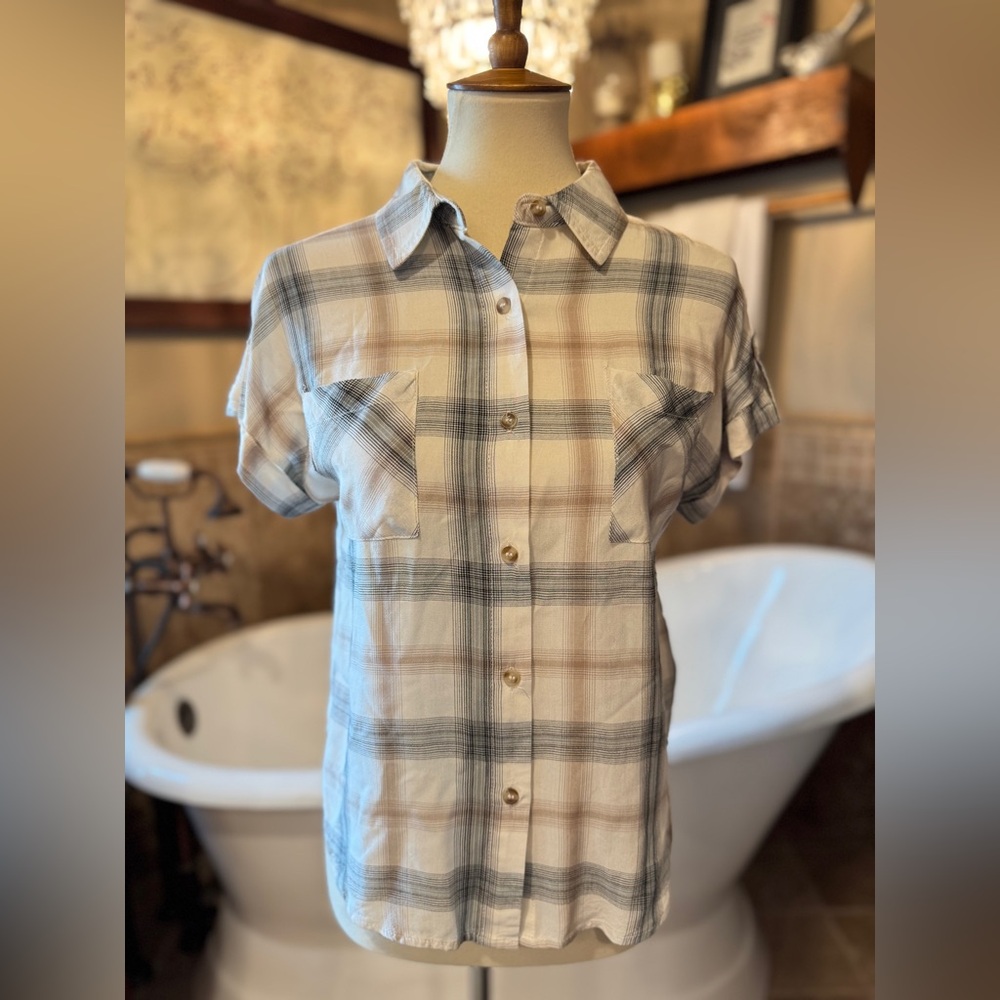 The Workshop short sleeve plaid button down size small